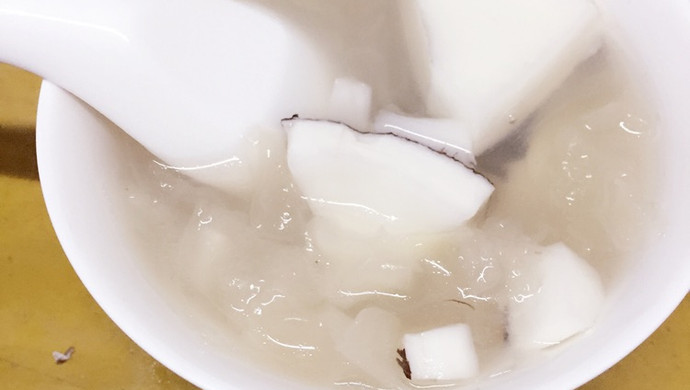 椰肉银耳汤