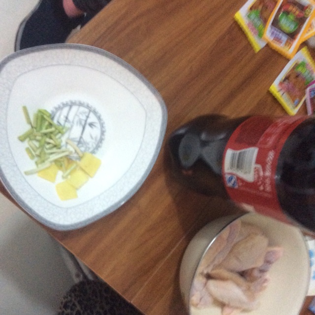 可乐鸡翅 简单的美味的做法图解2