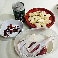 子姜焖啤酒鸭腿的做法图解1