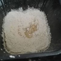 2017年的豆沙蛋黄月饼的做法图解7