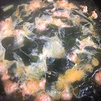#少盐饮食 轻松生活#虾滑鸡蛋裙带菜汤的做法图解7
