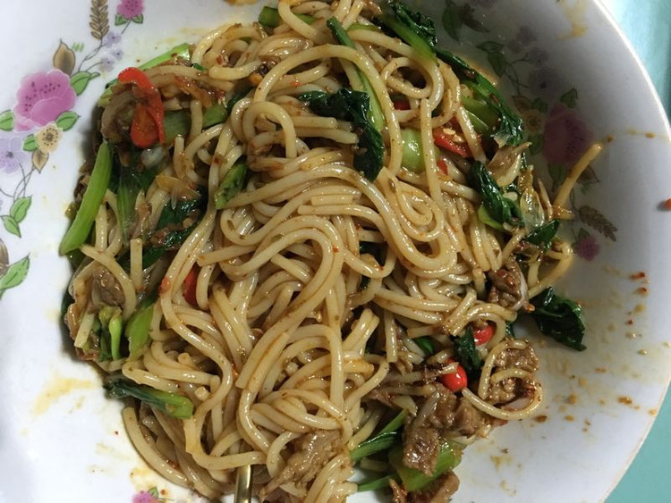 牛肉炒米线的做法