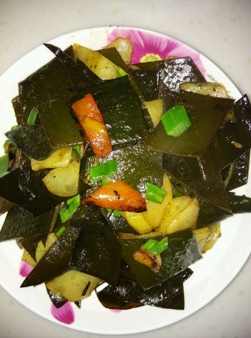 Braised kelp with potato