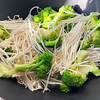 #灿烂的花园 寻味外婆乡#上汤西兰花金针菇的做法图解4