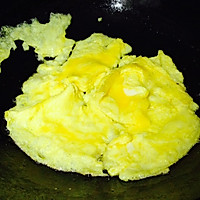 炒出水嫩鸡蛋--韭黄炒鸡蛋的做法图解6