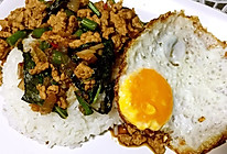 泰式九层塔猪肉饭 （Thai Basil Pork)的做法