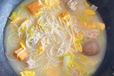家乐浓汤宝鸡蛋云吞面