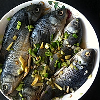油 炸小鱼的做法图解1