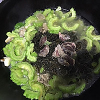 #美食新势力#超美味紫苏叶苦瓜焖肉的做法图解3