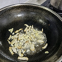 香喷喷的猪油渣炒包菜的做法图解6