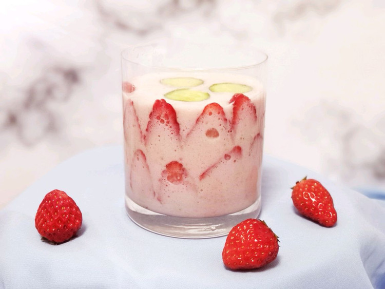酸奶草莓汁的做法