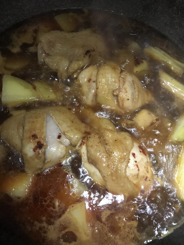 鸡腿炖土豆的做法
