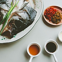 双椒拼色版剁椒鱼头的做法图解1