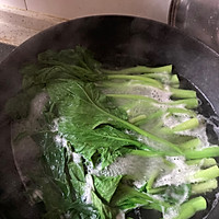 清炒菜心的做法图解1