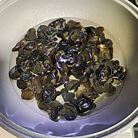 凉拌黑木耳的做法图解1