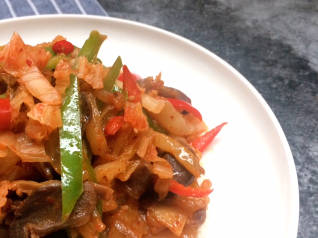 韩式辣泡菜爆炒鸭胗 | 三分钟就能做好的快手下饭菜的做法