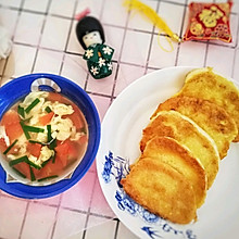 健康早餐之香煎馍片配番茄蛋花汤
