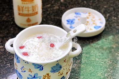 牛奶炖燕窝