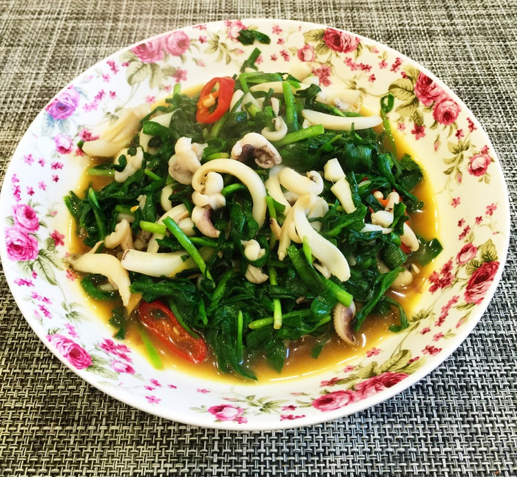 韭菜炒墨鱼仔的做法