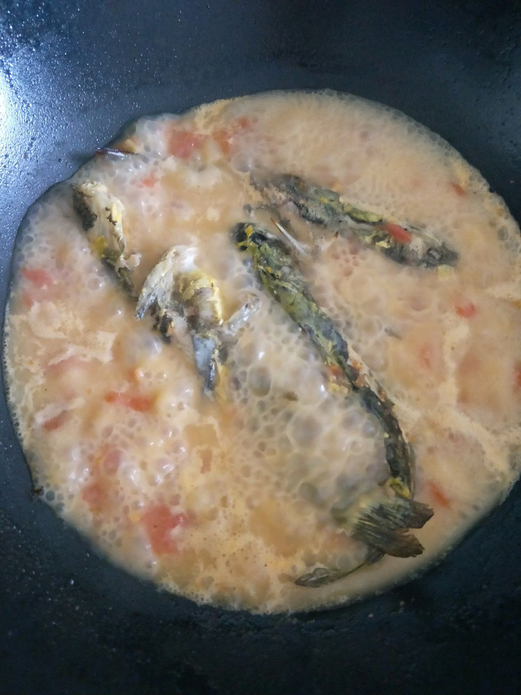 西红柿黄骨鱼的做法