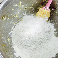 金丝肉松炭烧月饼的做法图解6