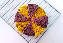 果仁紫薯南瓜发糕，太好吃了，也许是对美食最好的诠释的做法