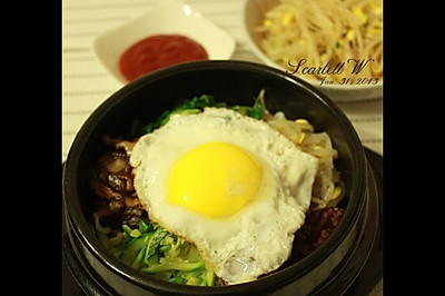 石锅拌饭（Bibimbap）