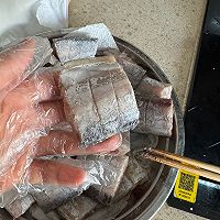 酥掉骨头的带鱼罐头的做法图解1