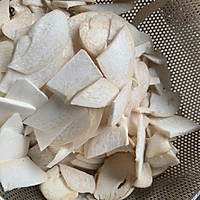 下饭的杏鲍菇炒肉片的做法图解1