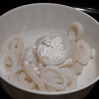 #快速GET丰盛春节家宴#味噌鱼露鱿鱼圈的做法图解5