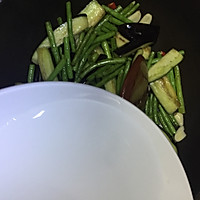 豇豆炒茄子的做法图解12
