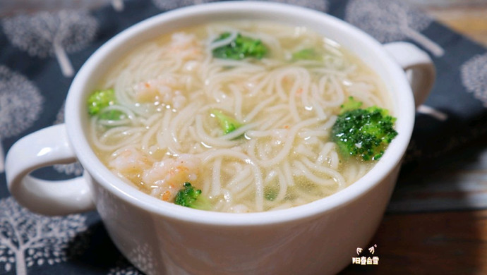 虾肉西兰花热汤面（适当月龄12+婴幼儿辅食）宝宝面条