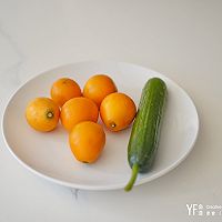 金桔黄瓜小蜜蜂的做法图解1
