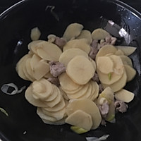 辣白菜五花肉炖土豆的做法图解7