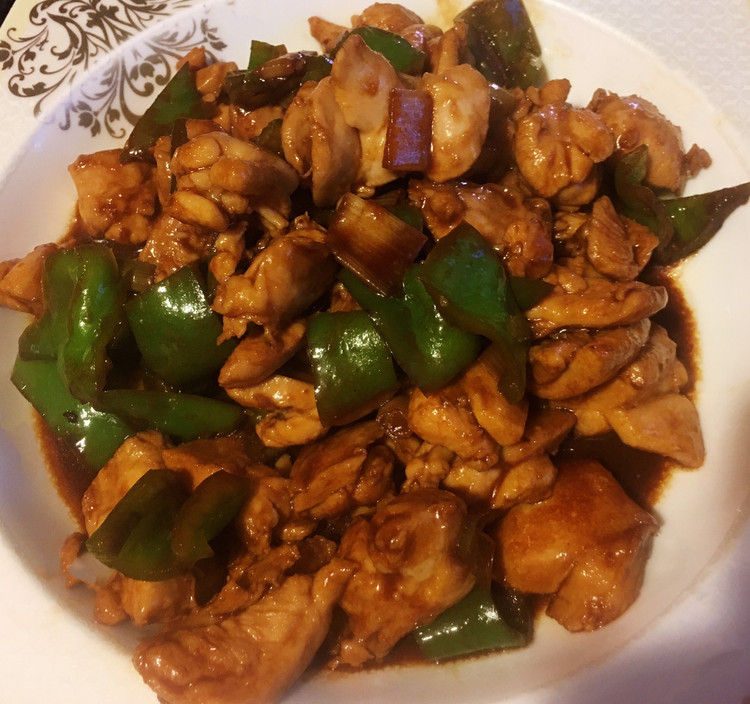 鲜嫩多汁的酱香鸡丁，选用优质的鸡前腿肉，一碗饭真的够吃吗？的做法