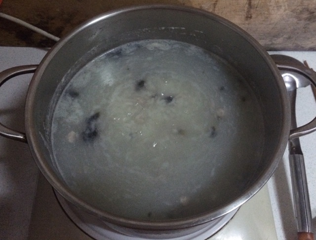 皮蛋瘦肉粥的做法图解4