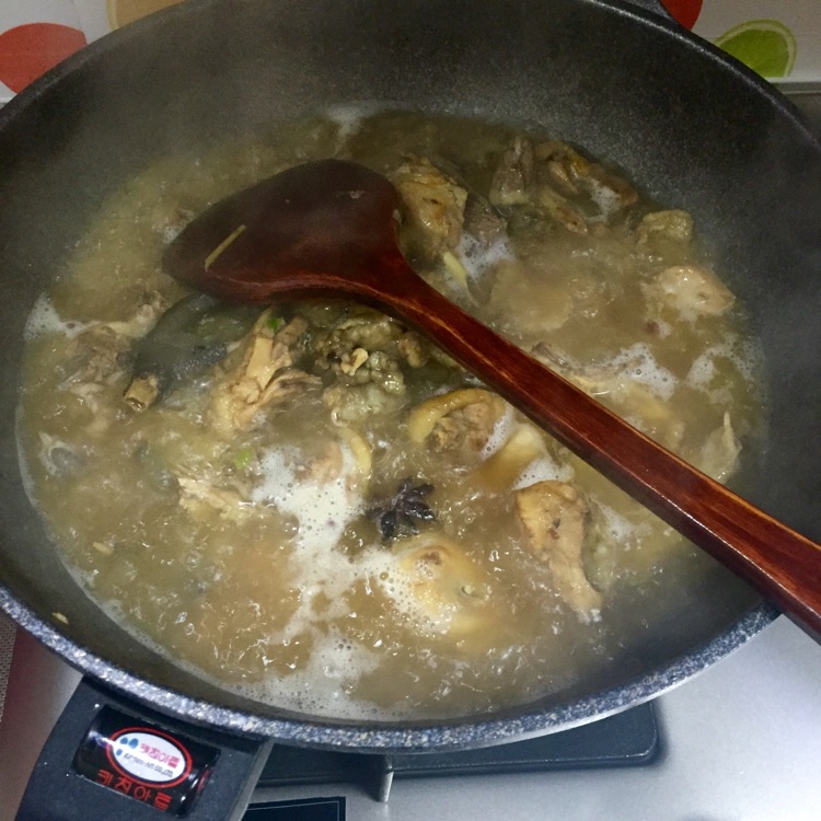 小鸡炖蘑菇的做法图解4