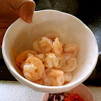 快手午餐—咖喱鲜虾炒饭的做法图解6