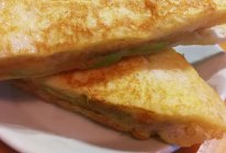 快手早餐～法式煎吐司三明治（花生酱&香蕉）的做法