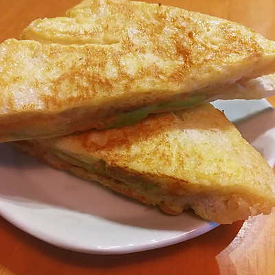 快手早餐～法式煎吐司三明治（花生酱&香蕉）