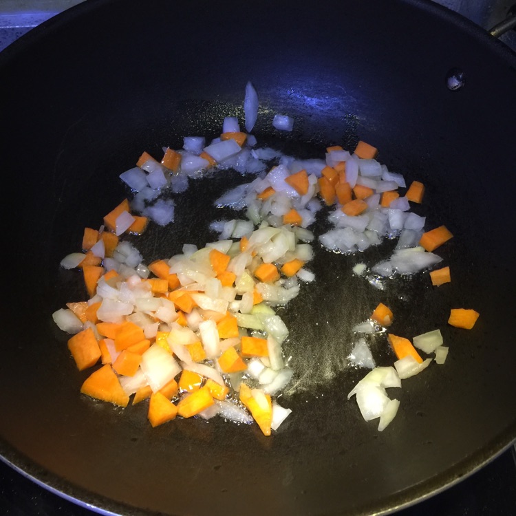 【佳佳姐の餐】虾仁咖喱炒饭的做法图解6