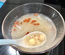午后小点心【百合莲子银耳羹】的做法