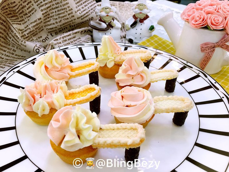 【美食魔法】裱花杯子蛋糕高跟鞋的做法