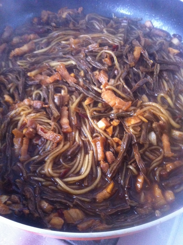 五花肉粉条焖干豆角的做法图解10