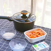夏日甜品之一西米木瓜炖牛奶的做法图解1