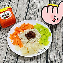 家常炸酱面，酱味浓郁、香气扑鼻～