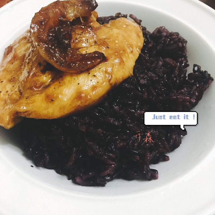 柠檬鸡胸肉（配紫米饭）的做法