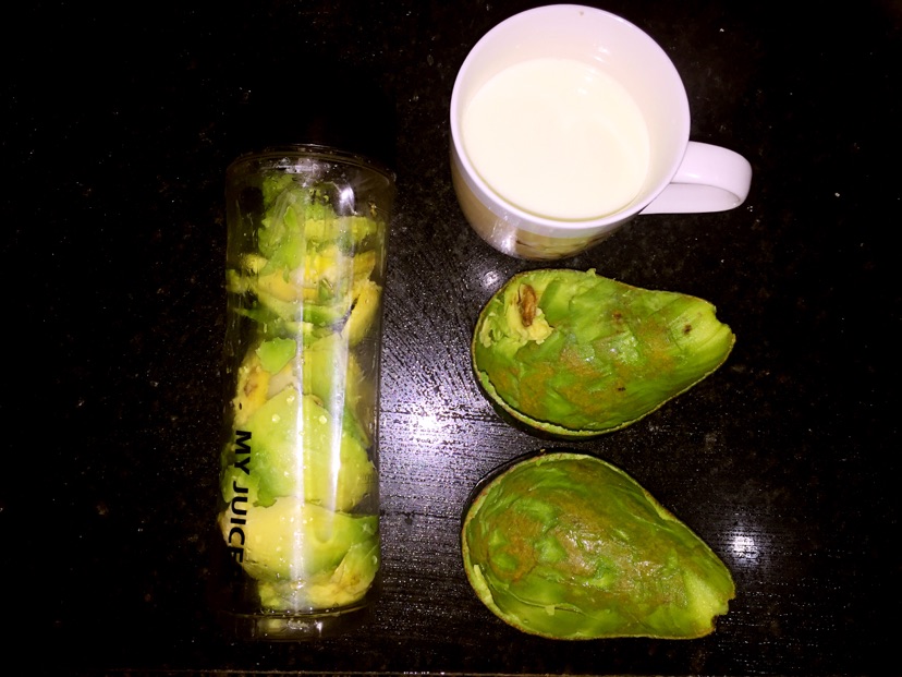 牛油果牛奶奶昔的做法图解2