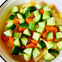 #刘畊宏女孩减脂饮食#三文鱼虾素什沙拉的做法图解6