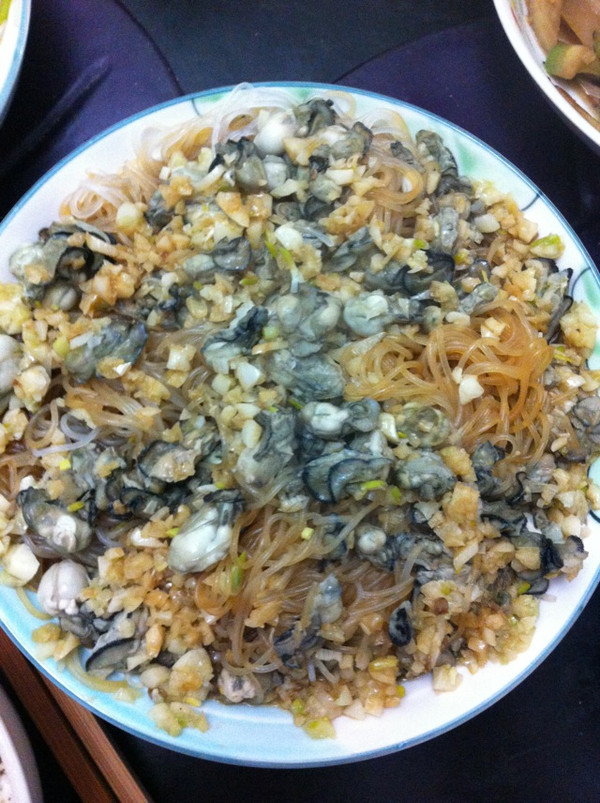 家庭版蒜茸粉丝蒸生蚝